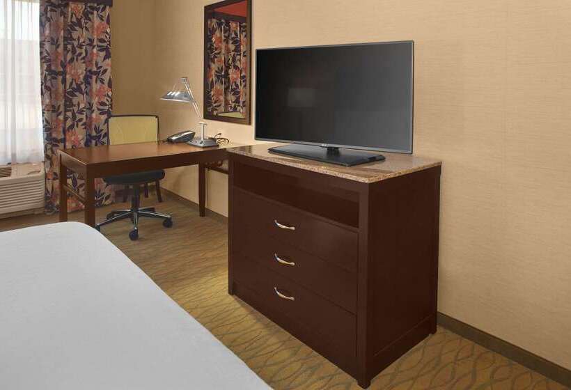 هتل Hilton Garden Inn Akron