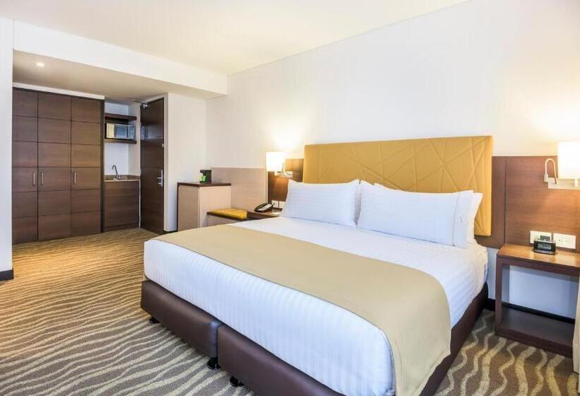 هتل Holiday Inn Express & Suites Bogota Zona Financiera, An Ihg