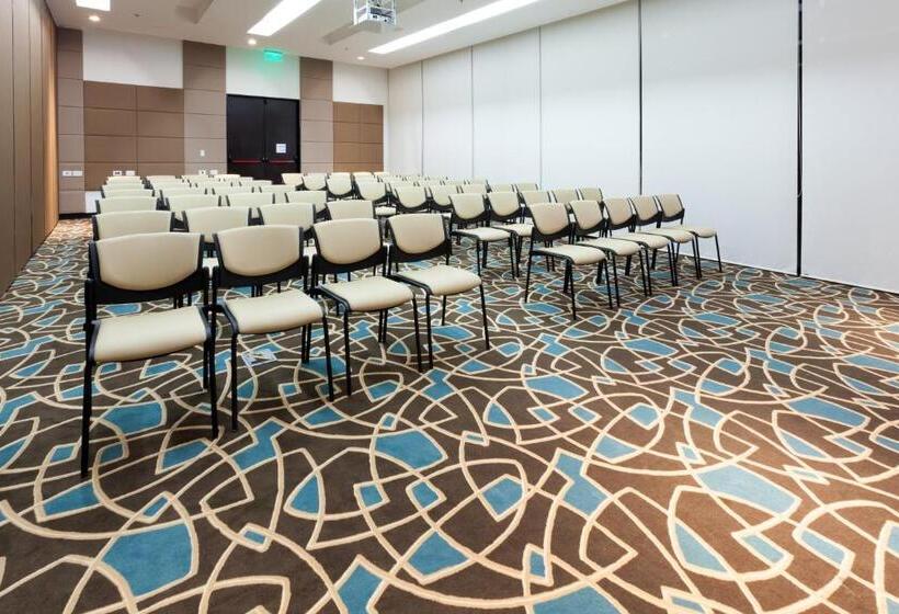 هتل Holiday Inn Express & Suites Bogota Zona Financiera, An Ihg