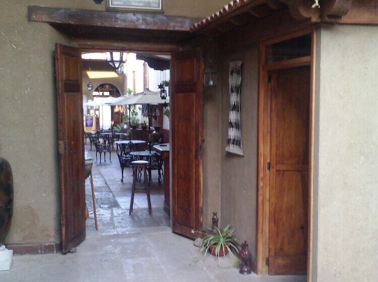 هتل Morelia Callejón