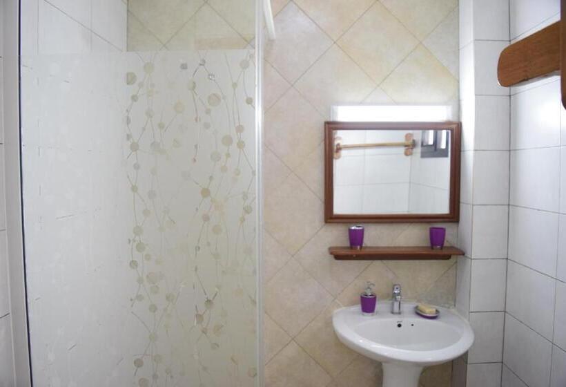 هتل Kakatar Family Residence , Yoff