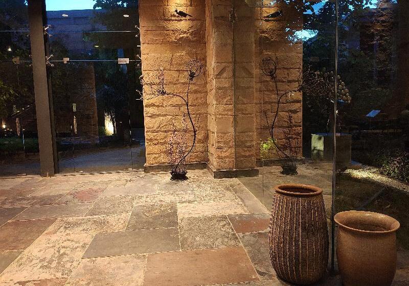 酒店 Taj Damdama Lake Resort & Spa, Gurugram