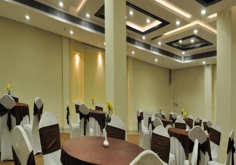 هتل The Grand Orion  Kailash Colony
