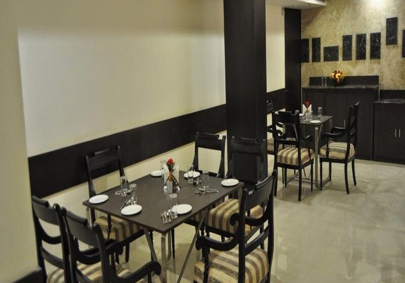هتل The Grand Orion  Kailash Colony