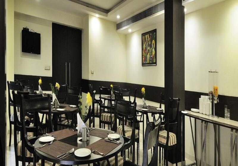هتل The Grand Orion  Kailash Colony