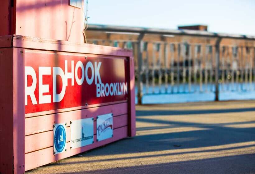 هتل The Lodge Red Hook