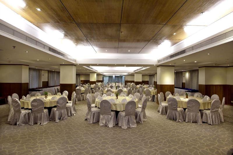 هتل The Peninsula Chittagong Limited