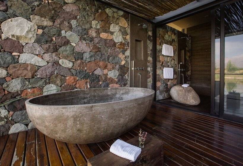 Hotel The Vines Resort & Spa