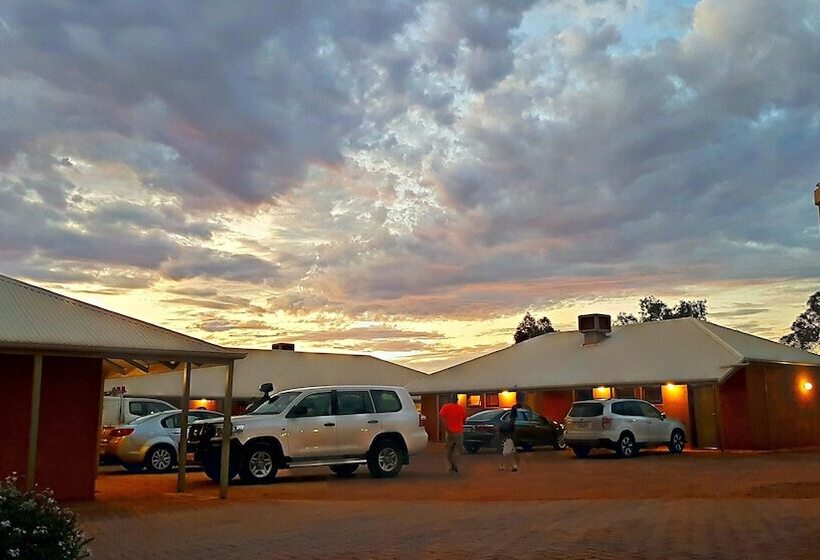 Mud Hut Motel