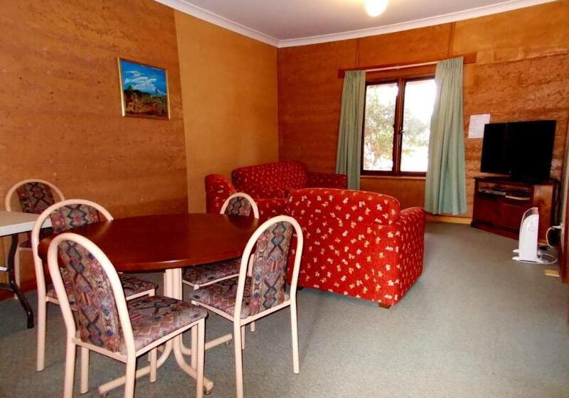 Mud Hut Motel