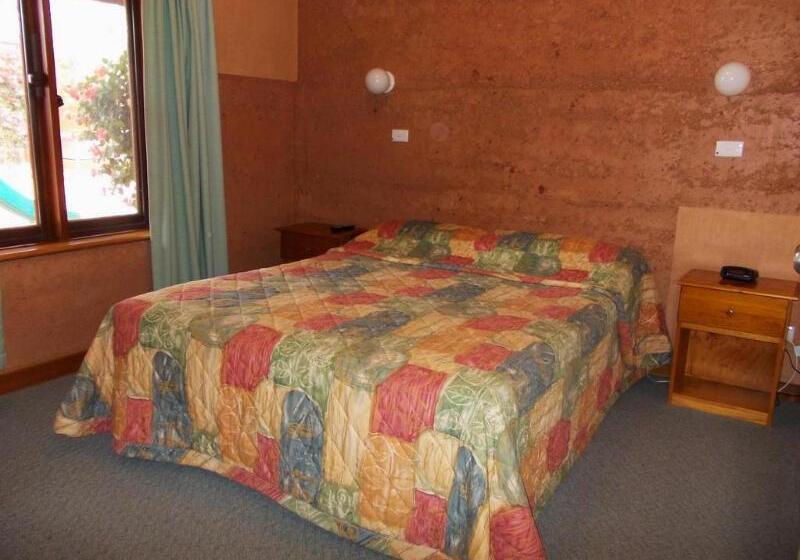 Mud Hut Motel