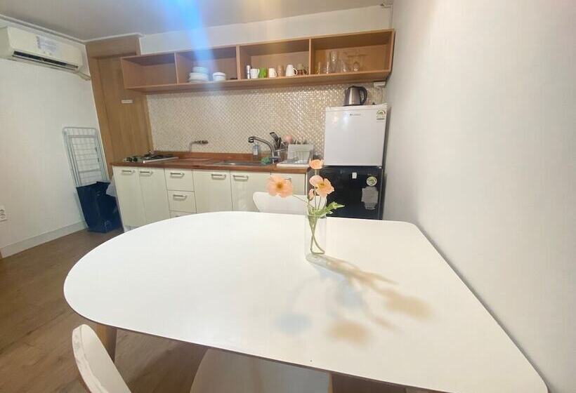 펜션 High Street Guest House Hongdae Hostel