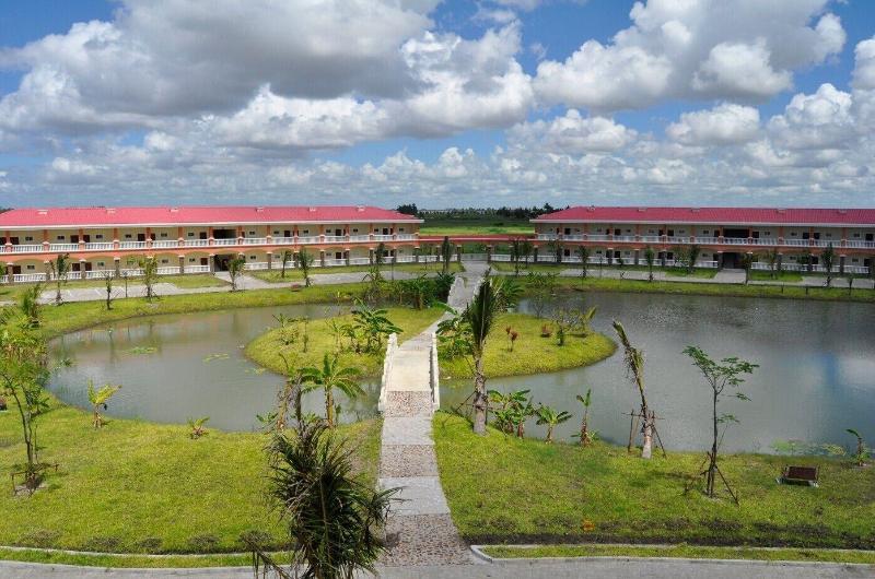 اقامتگاه Golden Peacock Resort