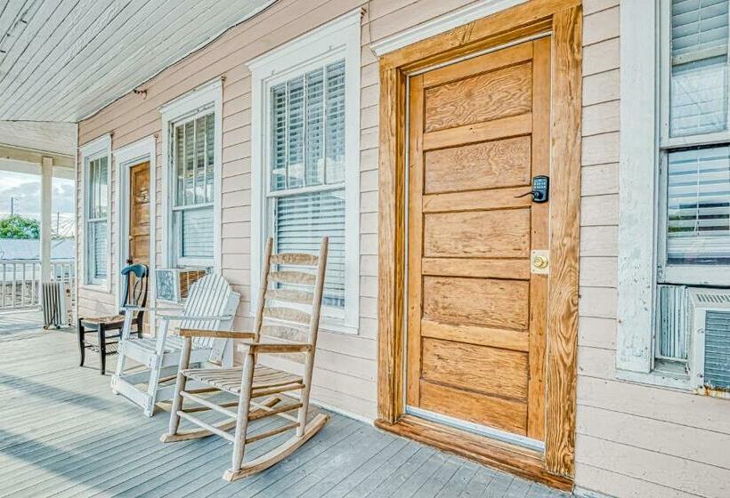 هتل Carbo House Eleven