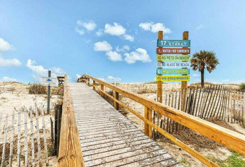 هتل Carbo House Eleven