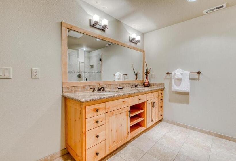 호텔 Grand Lodge South #102