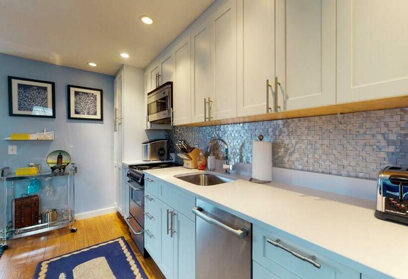 هتل Provincetown Waterfront Studio