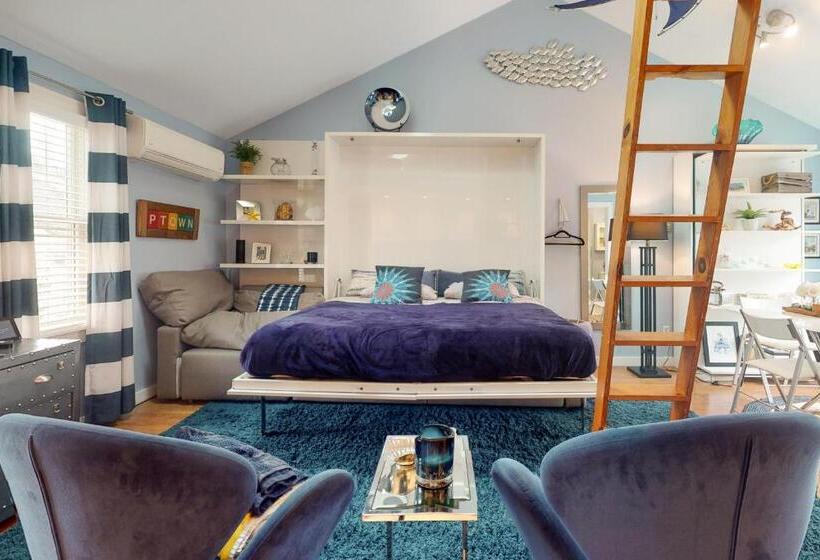 هتل Provincetown Waterfront Studio