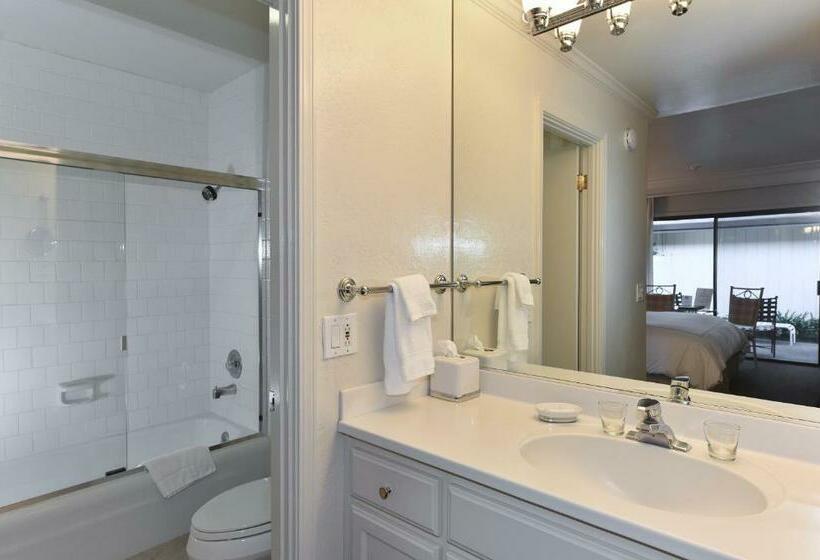 هتل 657 Cottages At Silverado Residence