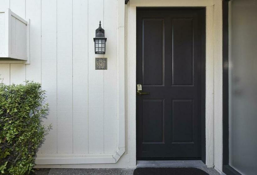 هتل 657 Cottages At Silverado Residence
