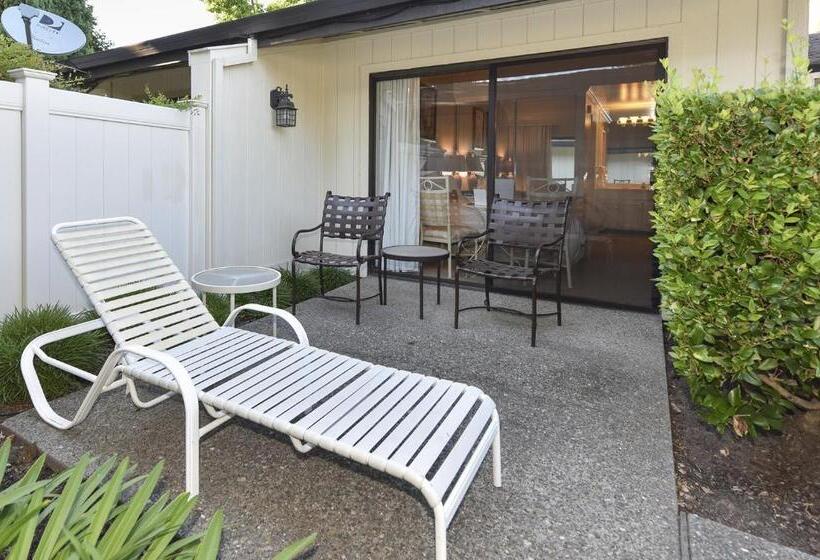 هتل 657 Cottages At Silverado Residence