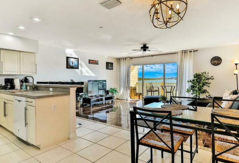 فندق Captain Coves #102