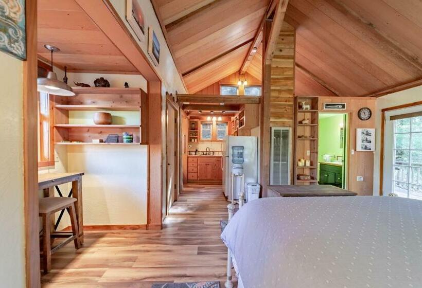 هتل Dear Ol Dad S Cabin
