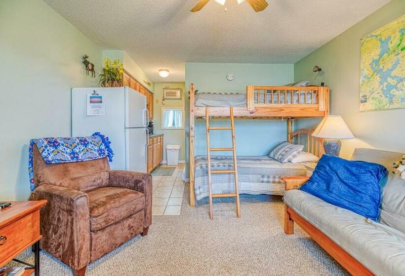 Отель Moosehead Condo Unit #5