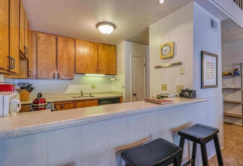ホテル 2 Bed 2 Bath Apartment In Carnelian Bay