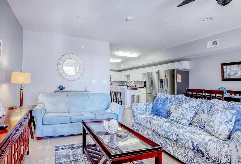 هتل Coconut Grove 203