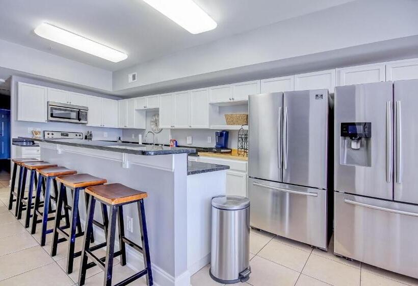 هتل Coconut Grove 203