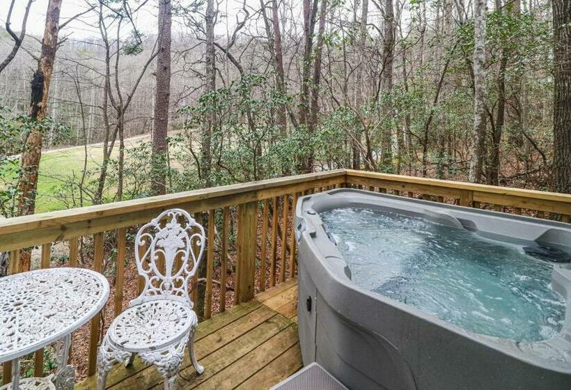 فندق Azalea Pine Bungalow