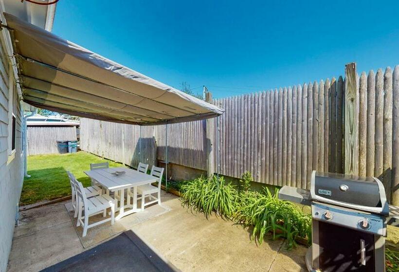 هتل Downtown Beach Cottage