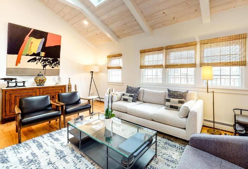 هتل Penthouse On Commercial