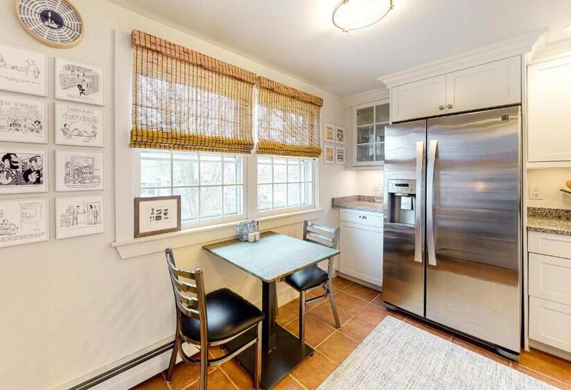 هتل Penthouse On Commercial