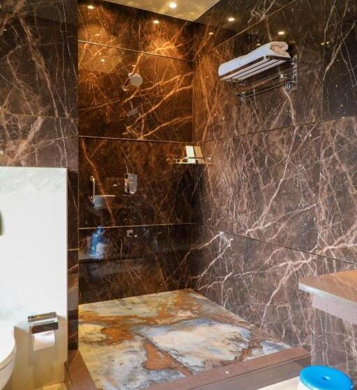 فندق Gurudev Grand