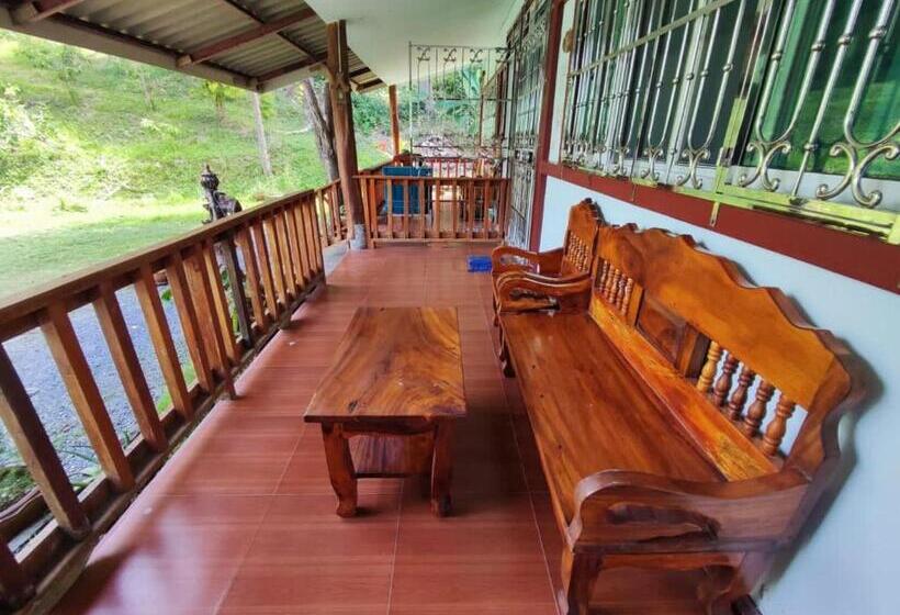 ペンション Chalisa Bukit House Lanta