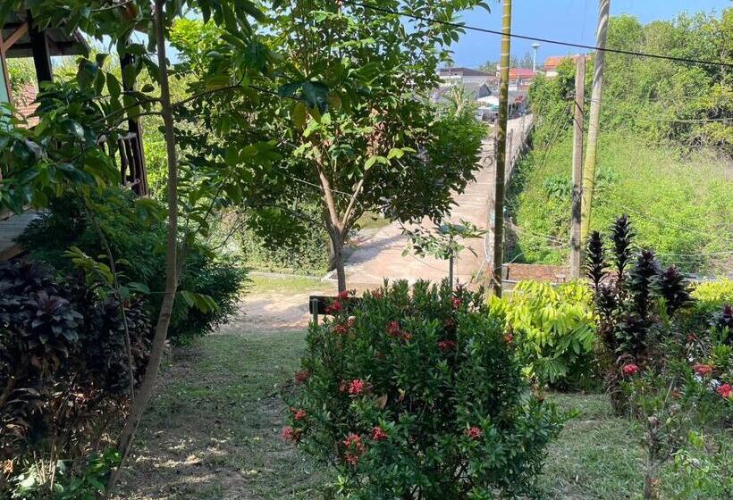 ペンション Chalisa Bukit House Lanta