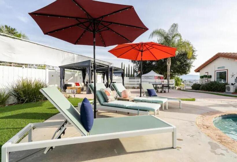 פנסיון Magic Villa Overlooking Pool Oasis