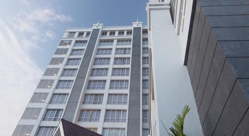 هتل Grand Darmo Suite By Amithya