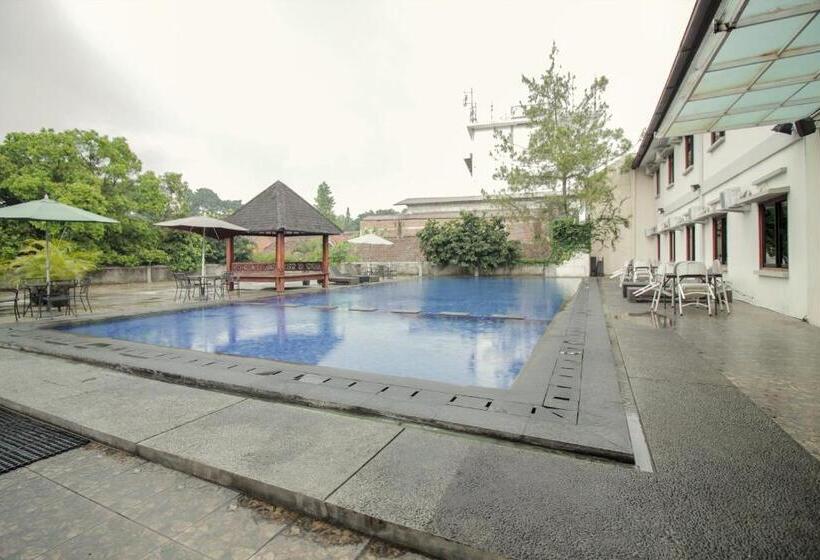 Fotos del hotel Grha Ciumbuleuit Guest House:  8