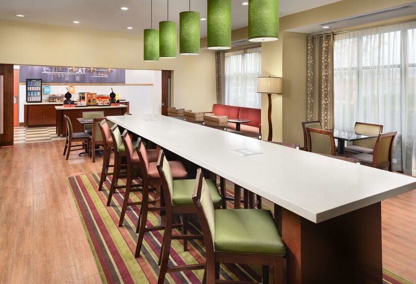 هتل Hampton Inn Kimball