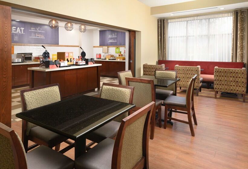 هتل Hampton Inn Kimball
