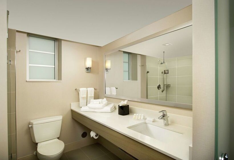 هتل Hilton Garden Inn Miami South Beach