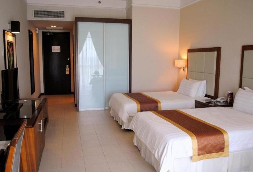 هتل Nilai Springs Resort