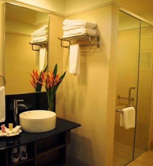 هتل Nilai Springs Resort