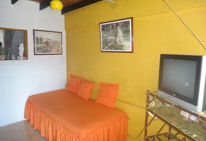 بنسيون Green Sea Inn San Luis