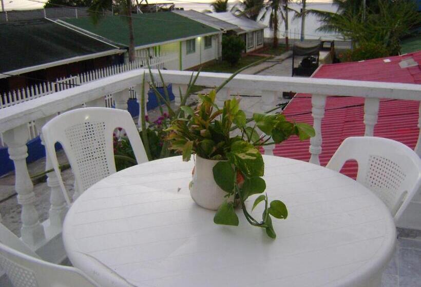 بنسيون Green Sea Inn San Luis