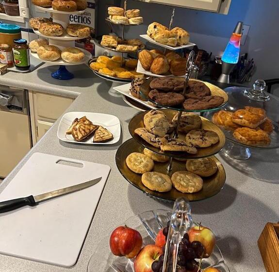 تختخواب و صبحانه Comfy Sleep With Breakfast