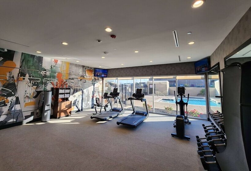 هتل La Quinta Inn & Suites By Wyndham Del Rio